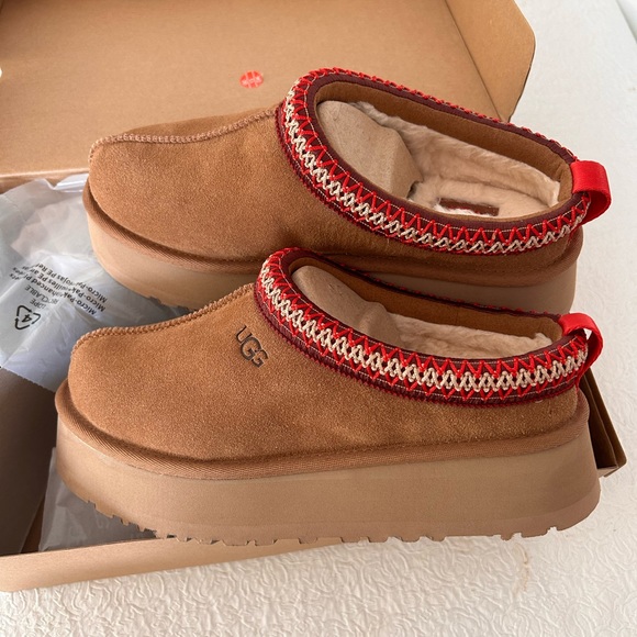 SOLD* Ugg taz women’s - Picture 4 of 4